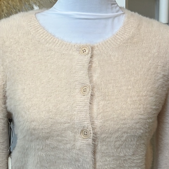 Aritzia Sunday Best Carmen Cream Peach Cardigan Sweater Size Medium - Picture 4 of 8